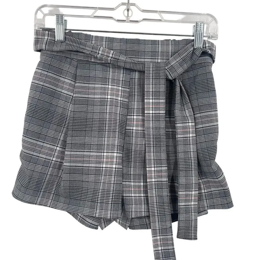 BUNDLE 💗 H&M DIVIDED 💗 Size 4 Plaid Top Skirt Shorts
